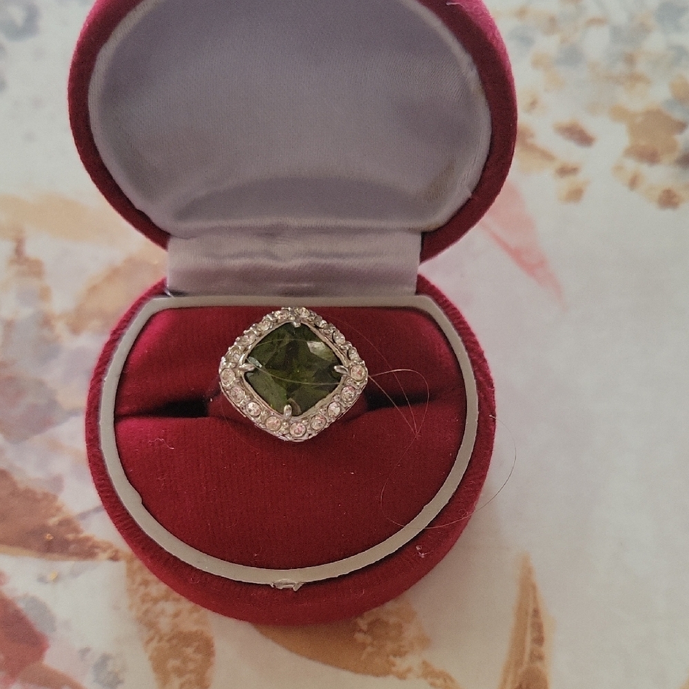 Elegant Green Gemstone Ring with Silver Accents,fashion Ring
